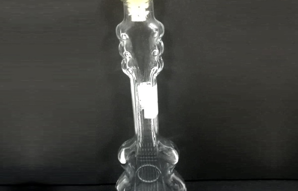 Bottiglia a forma di chitarra