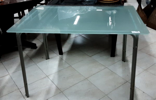 Tavolo in ferro e vetro