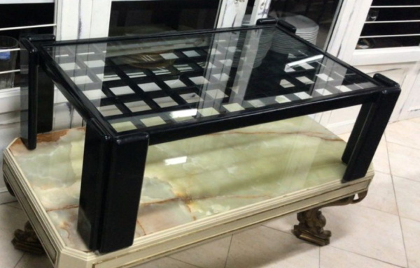 Tavolino in legno e vetro