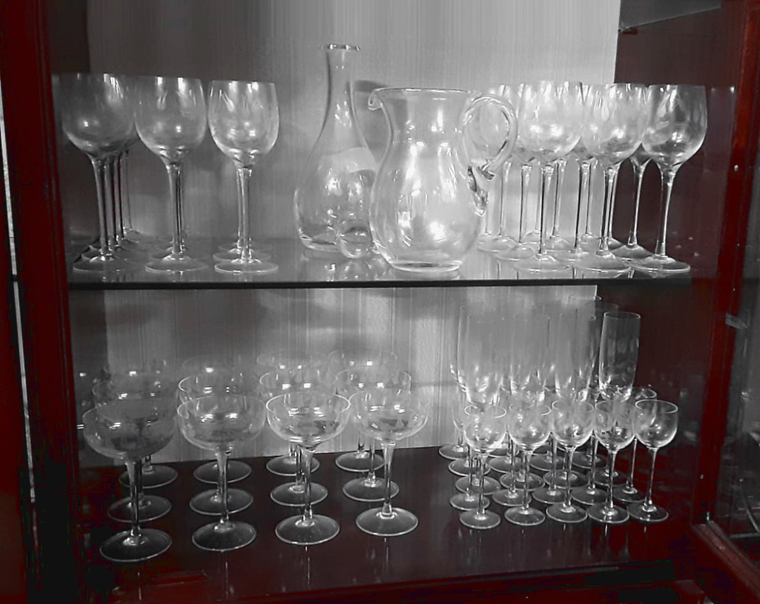 Servizio da 12 bicchieri cristallo + caraffa acqua e bottiglia vino -  Annunci Modena