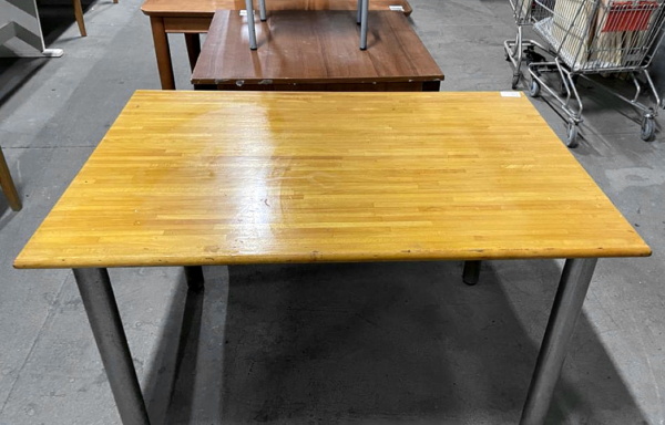39408 Tavolo in legno e acciaio