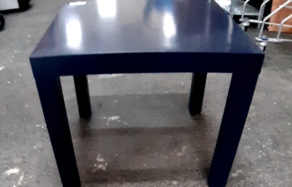 39911  Tavolino basso blu