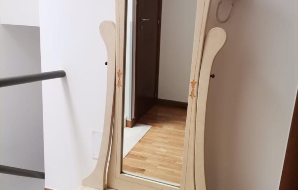 40867  Specchio con cassetto di legno