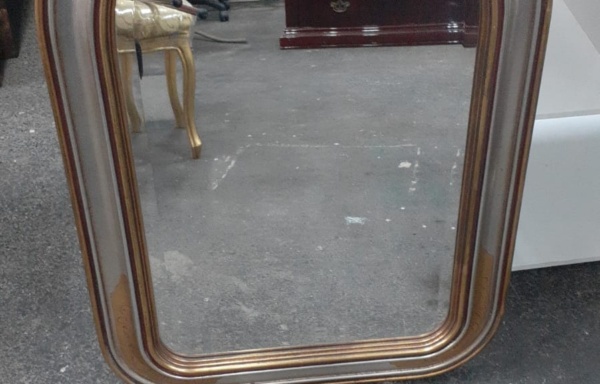 42235 Specchio con cornice dorata argento